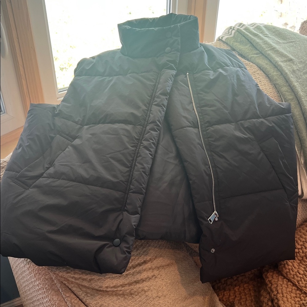 Black Puffer Vest Regular Fit Worn Once